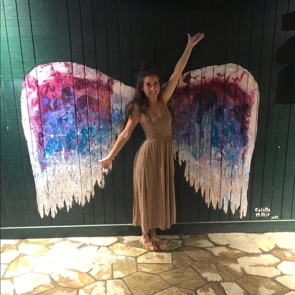 Meet your Posher, Megan - Picture 2 of 3